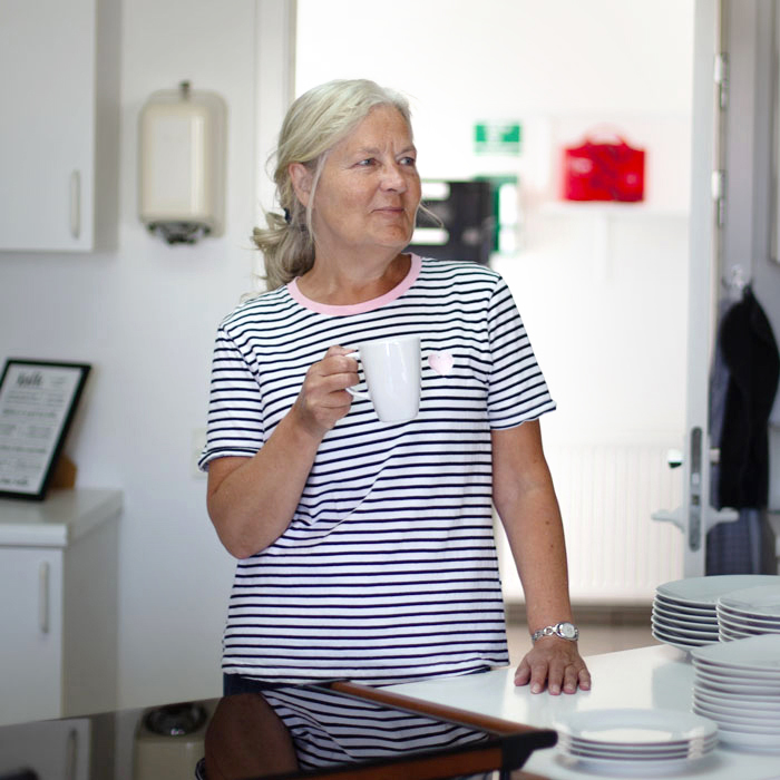 Kollegen bei CleanManager unterhalten sich in der Kaffepause.